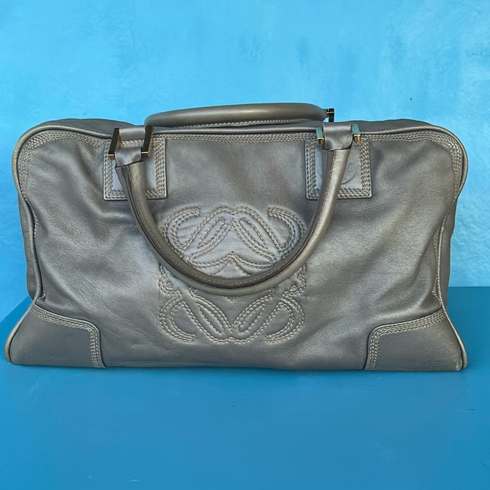 LOVELY LOEWE 🤯🤯🤯 ELEPHANT GREY WITH A TOUCH OF PEARL!!! - Picture 3 of 13